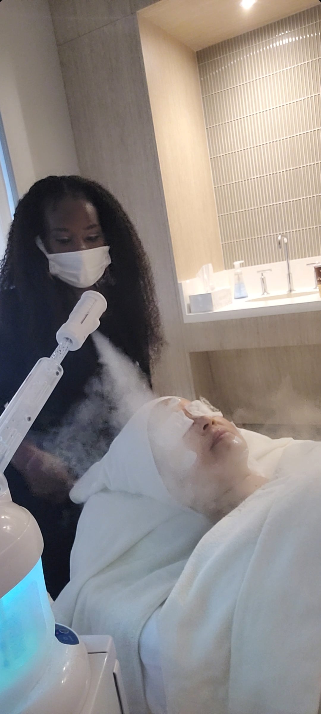 REIKI ANTI-AGING & REPAIR FACIAL with LED Red Light Therapy $300 1 hr 15min Mobile/ $155 in-Spa $50 deposit to confirm & book